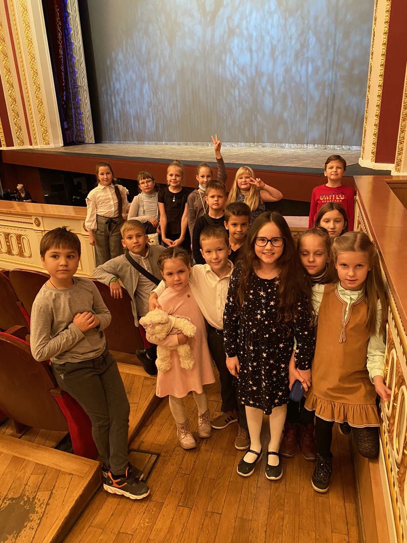 17 октября ученики 3 «В» класса посетили Самарский академический театр оперы и балета. Ребята посмотрели замечательную оперу «Сказка о царе Салтане».