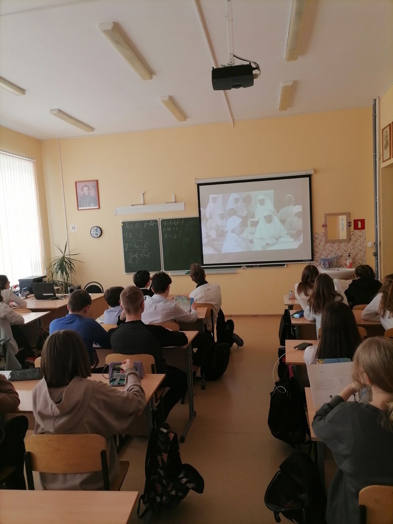 В нашей школе прошли классные часы, посвященные истории добровольчества в России.
