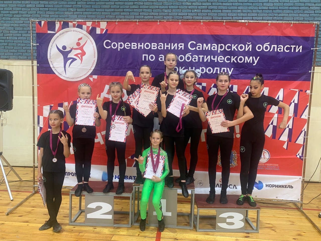 Ученица 2 «Г» класса Кочкурова Кира, вместе со своей командой заняли 3 место в соревнованиях Самарской области по акробатическому Рок-н-роллу.