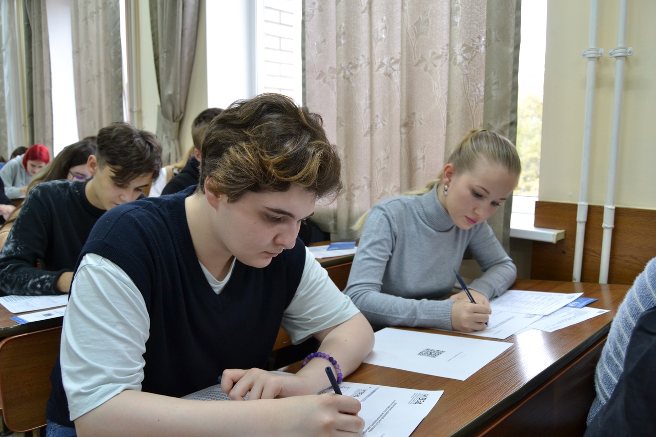 11 октября учащиеся 11 «А» класса приняли участие в Общероссийской образовательной акции «Всероссийский экономический диктант-2022».