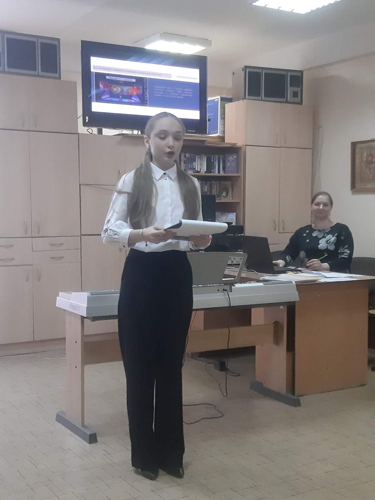 Анастасия Макарова (8 А) принимала участие в II Межрегиональной научно-творческой конференции «Наука и искусство в современной школе»