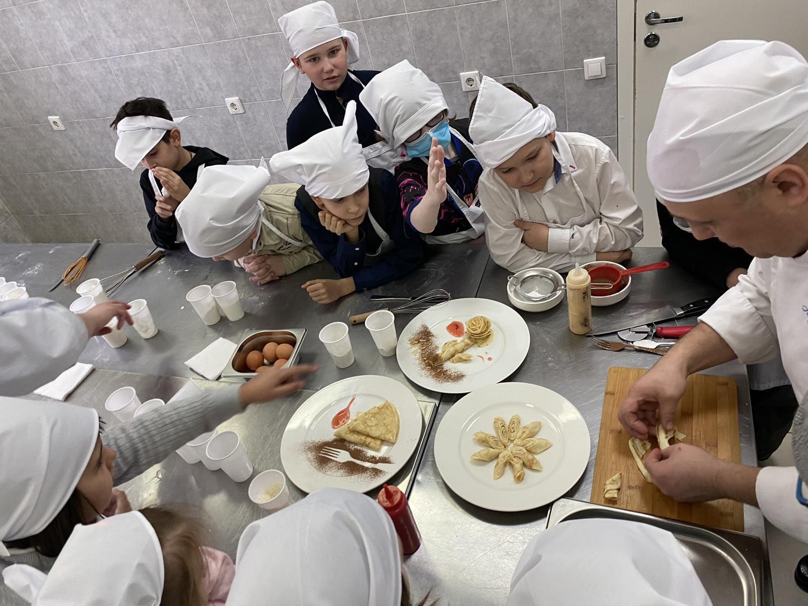 Ученики 3 «Г» класса побывали в ГБОУ «Самарский техникум кулинарного искусства» на мастер-классе «Печем блины».