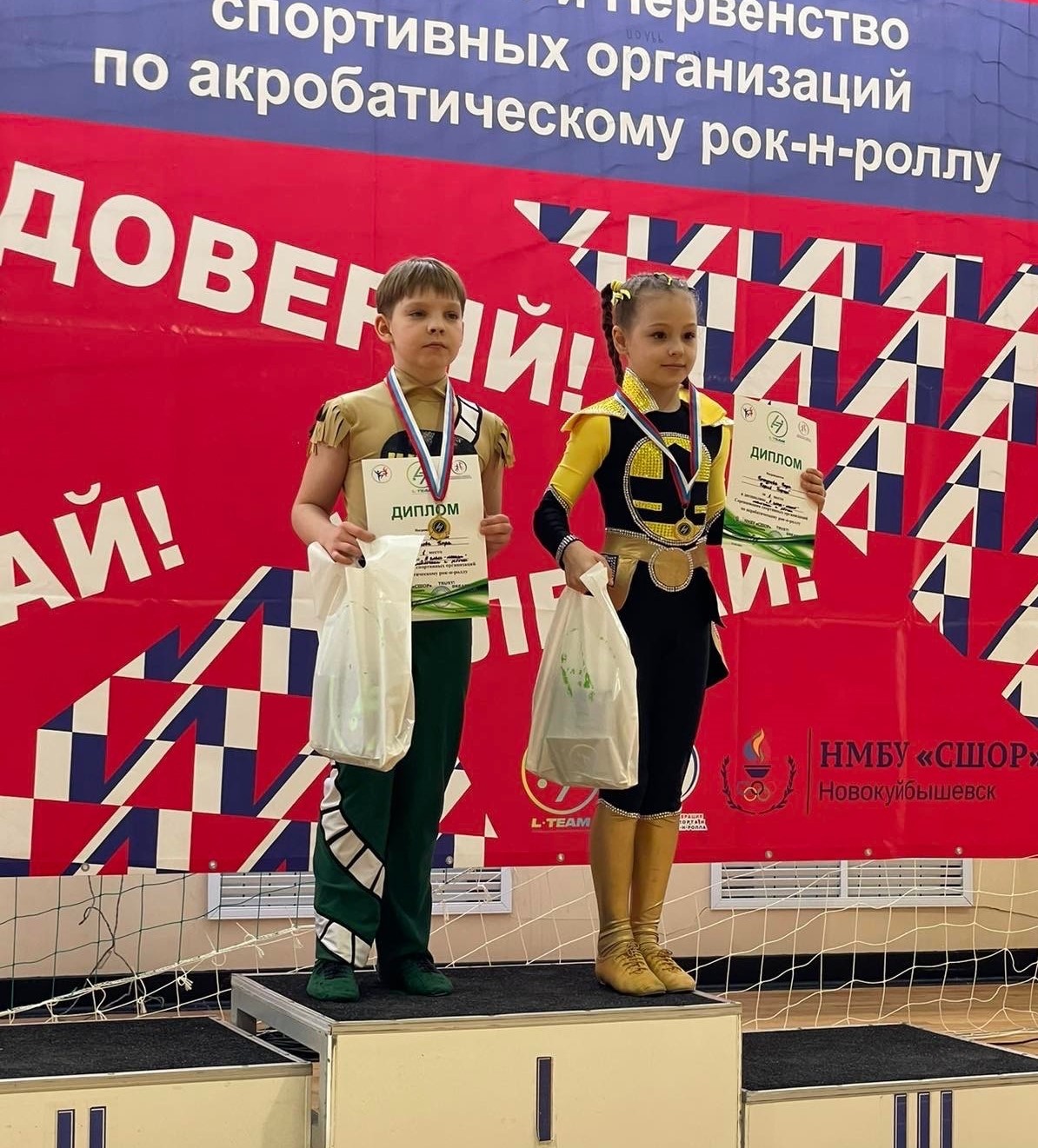 Кочкурова Кира в турнире по акробатическому рок-н-роллу награждена двумя золотыми медалями.