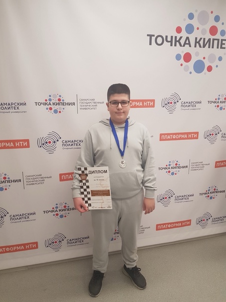 Батикян Рафаэль, ученик 6 «А» класса, занял второе место в турнире по быстрым шахматам.