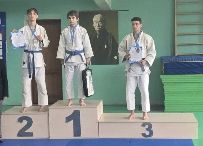 📢У нас победитель 🏆 чемпионата области по дзюдо Степанищев Андрей 11А класс🎉